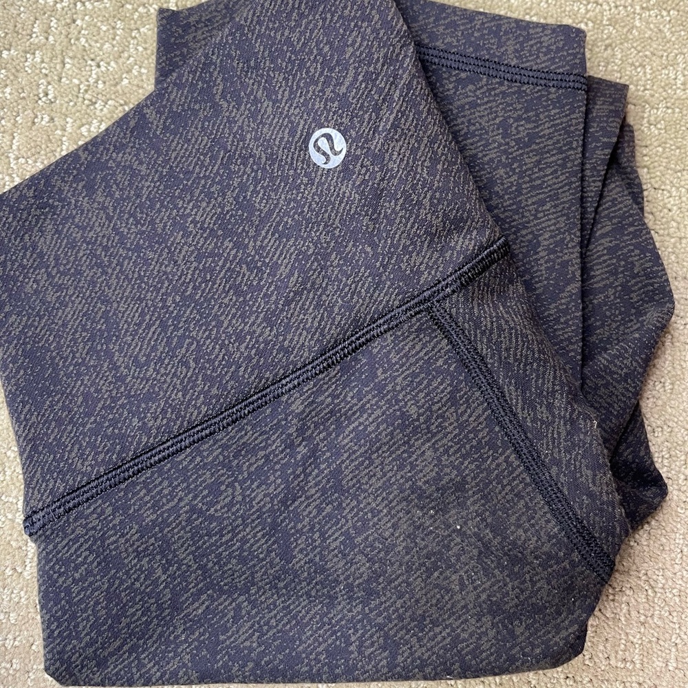Lululemon green camo leggings, 25 inch, size 4